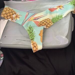 Amara seamless pineapple bikini bottoms size M/L